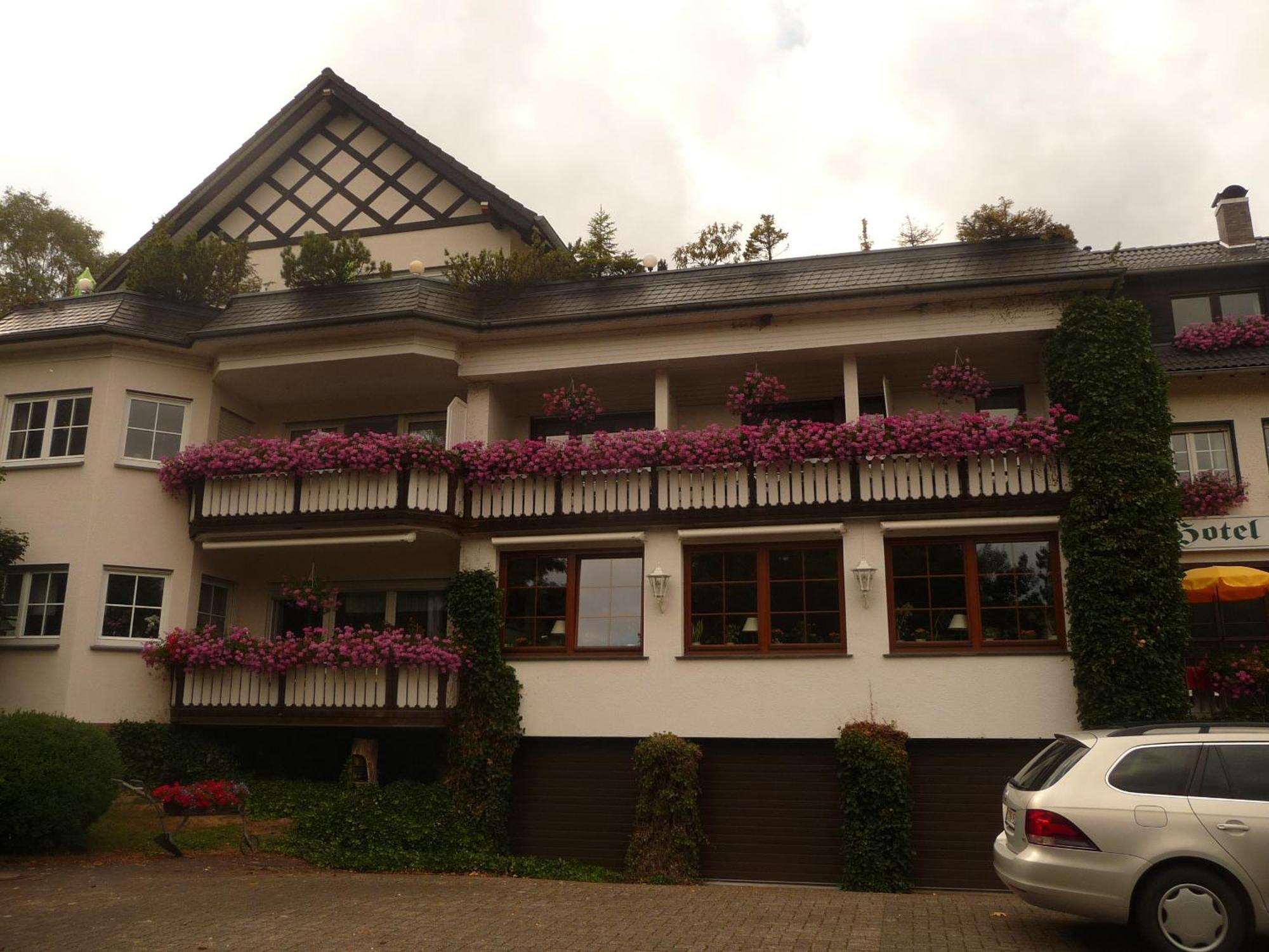 Hotel "Woiler Hof" Garni Эслоэ Экстерьер фото